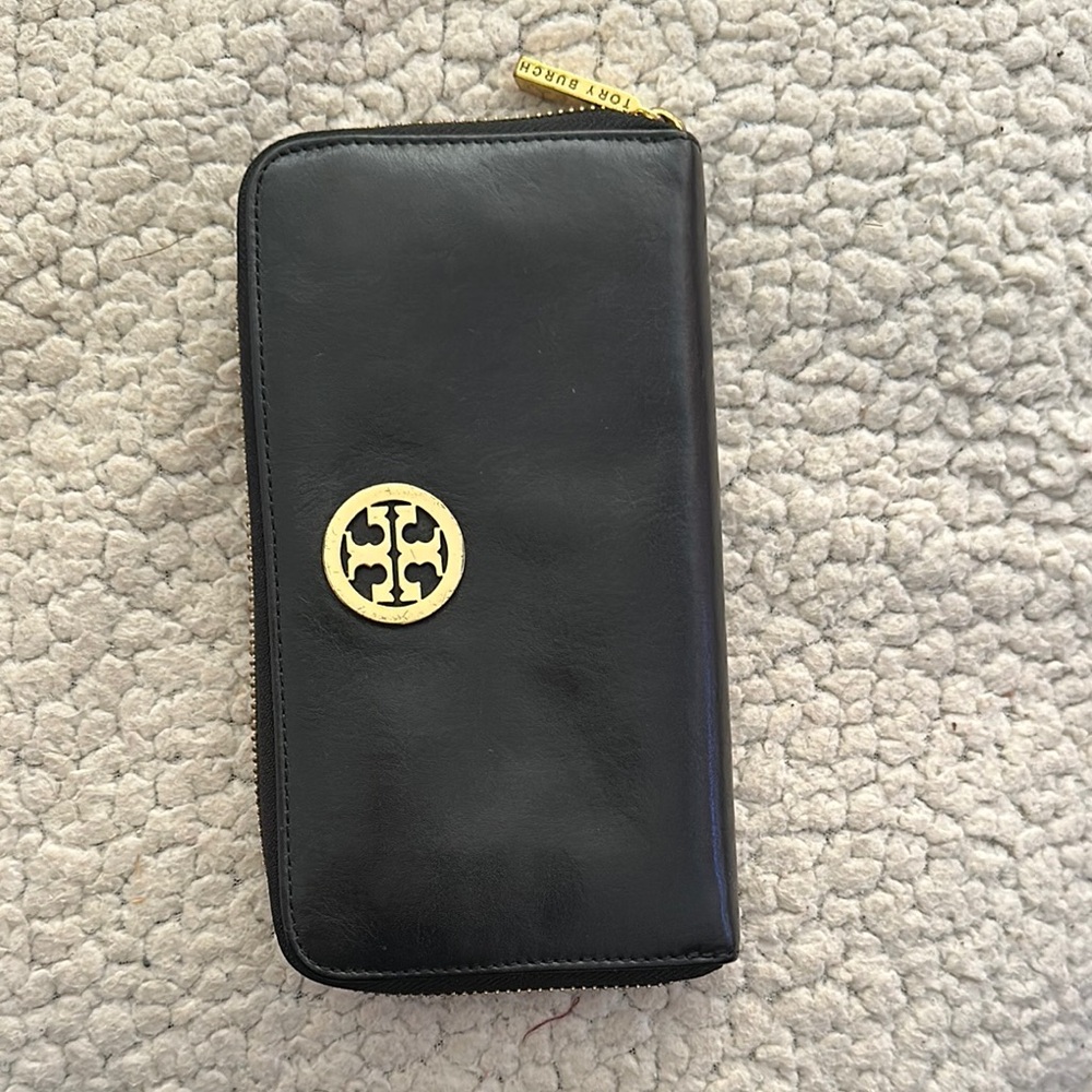Tory Burch Black Leather Zip Wallet